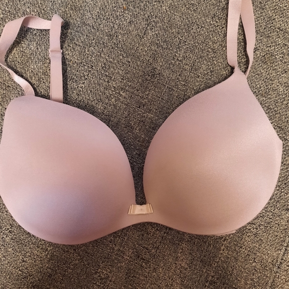 Victoria's Secret Bras - Picture 1 of 12
